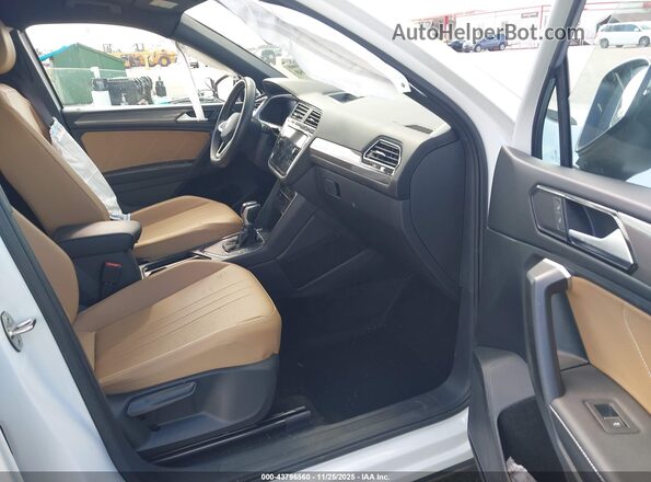 3VVNB7AX3PM126124 2023 VOLKSWAGEN TIGUAN White Vista interior delantera