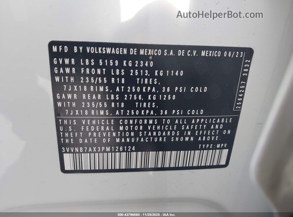 3VVNB7AX3PM126124 2023 VOLKSWAGEN TIGUAN White Vista del compartimento del motor