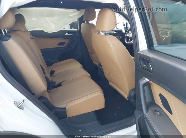 3VVNB7AX3PM126124 2023 VOLKSWAGEN TIGUAN White Vista de la etiqueta del VIN
