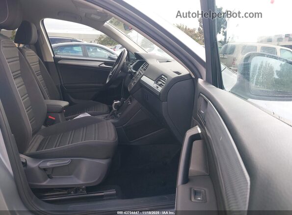 3VVRB7AX2RM048228 2024 VOLKSWAGEN TIGUAN Серебряный Вид салона спереди