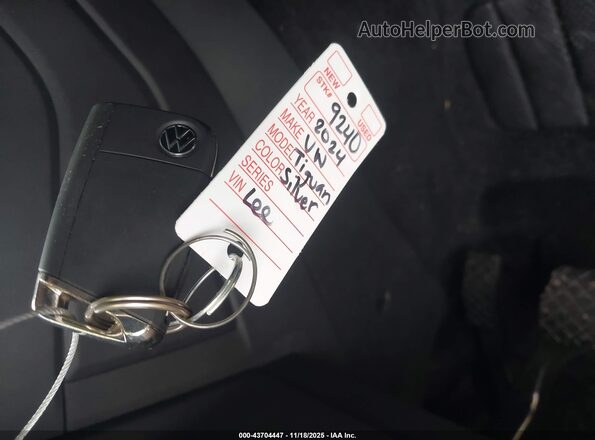 3VVRB7AX2RM048228 2024 VOLKSWAGEN TIGUAN Серебряный Вид панели приборов