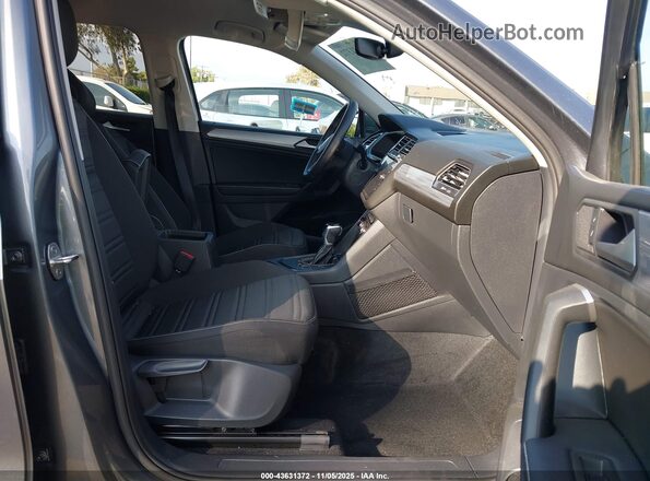 3VVRB7AX2RM206387 2024 VOLKSWAGEN TIGUAN Gray Front interior view