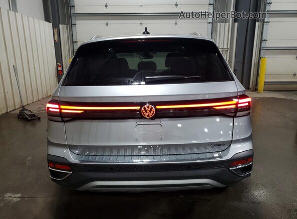 3VVVC7B28SM006036 2025 VOLKSWAGEN TAOS Gray უკანა ხედი