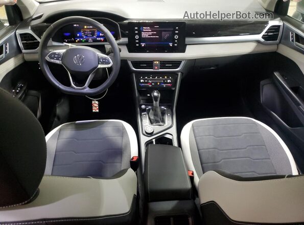 3VVVC7B28SM006036 2025 VOLKSWAGEN TAOS Gray წინა პანელის ხედი