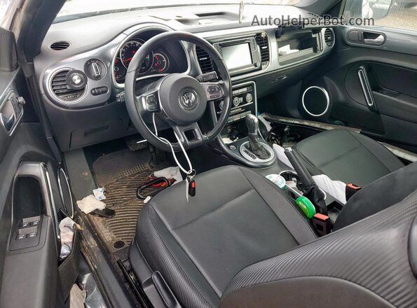 3VW5DAAT5JM504726 2018 VOLKSWAGEN BEETLE Серый 