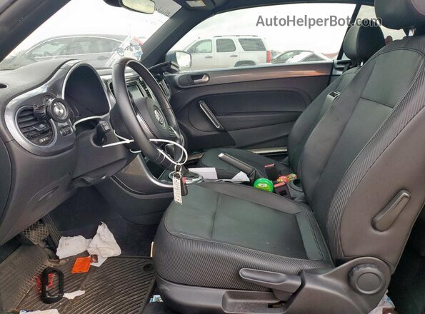3VW5DAAT5JM504726 2018 VOLKSWAGEN BEETLE Серый 