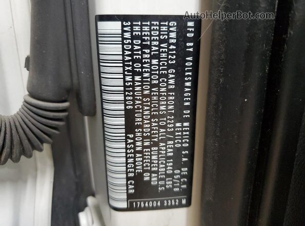 3VW5DAATXJM512806 2018 VOLKSWAGEN BEETLE White Engine compartment view