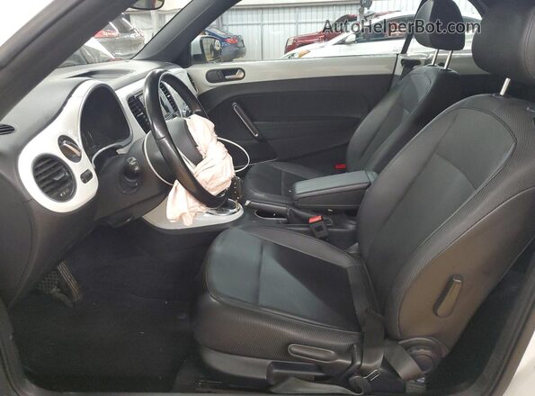 3VW5DAATXJM512806 2018 VOLKSWAGEN BEETLE White Front interior view
