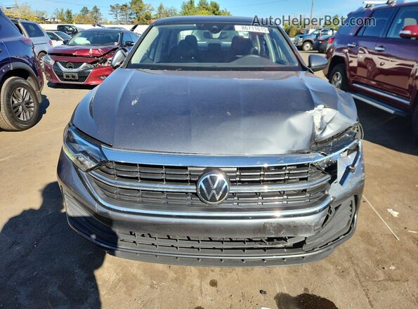 3VW7M7BU0RM069256 2024 VOLKSWAGEN JETTA Silver Widok z przodu