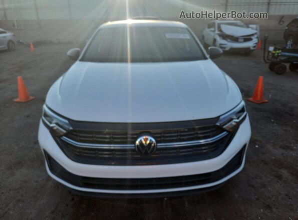 3VWBM7BU2RM036656 2024 VOLKSWAGEN JETTA White Widok z przodu
