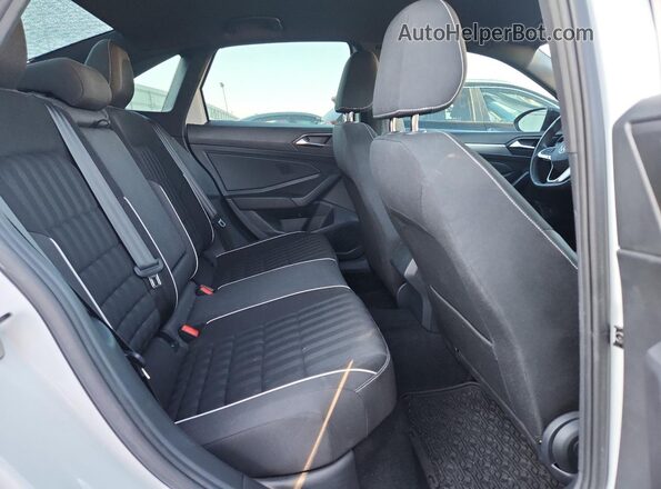 3VWBM7BU2RM036656 2024 VOLKSWAGEN JETTA White Widok tylnych siedzeń