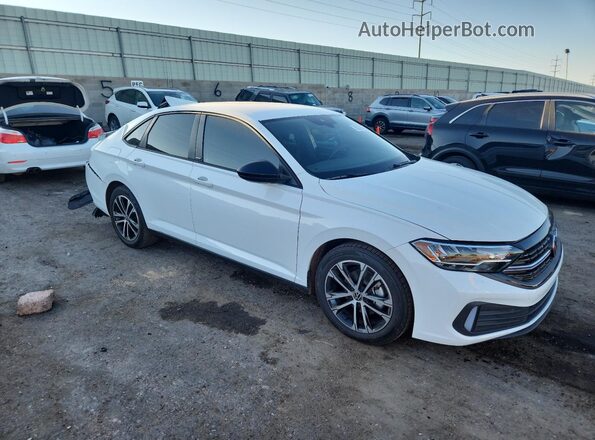 3VWBM7BU2RM036656 2024 VOLKSWAGEN JETTA White Przód prawy