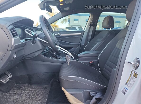 3VWBM7BU2RM036656 2024 VOLKSWAGEN JETTA White Widok wnętrza z przodu