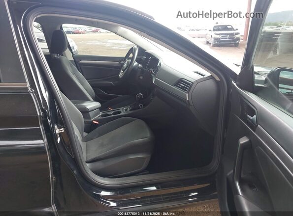 3VWCB7BUXLM019704 2020 VOLKSWAGEN JETTA Black Front interior view