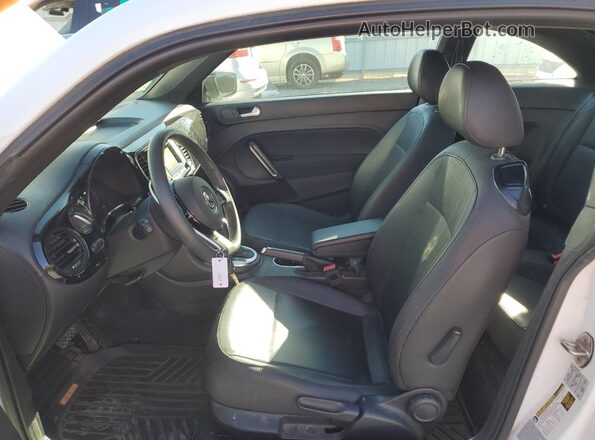 3VWF17AT6HM613447 2017 VOLKSWAGEN BEETLE White Vista interior delantera