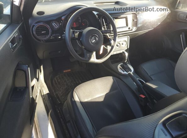 3VWF17AT6HM613447 2017 VOLKSWAGEN BEETLE White Vista del salpicadero