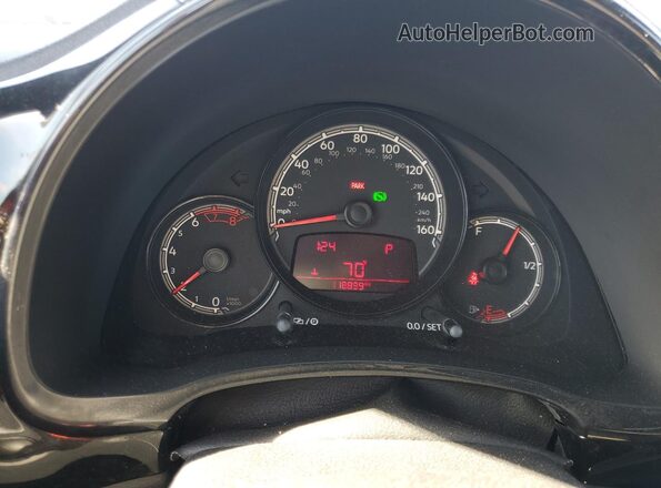 3VWF17AT6HM613447 2017 VOLKSWAGEN BEETLE White Vista del cuadro de instrumentos