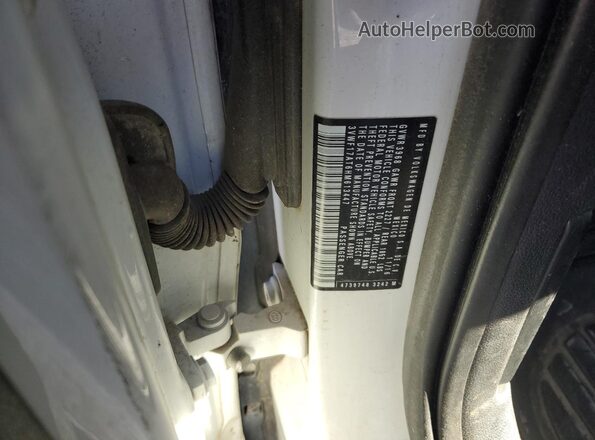 3VWF17AT6HM613447 2017 VOLKSWAGEN BEETLE White Vista del compartimento del motor