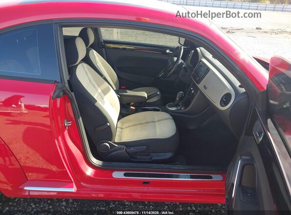 3VWFD7AT2JM704969 2018 VOLKSWAGEN BEETLE Красный Вид салона спереди