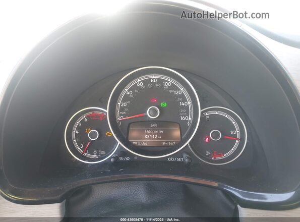 3VWFD7AT2JM704969 2018 VOLKSWAGEN BEETLE Красный Вид задних сидений
