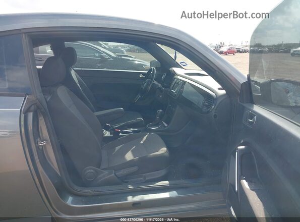 3VWFD7AT3JM709064 2018 VOLKSWAGEN BEETLE Gray Front interior view