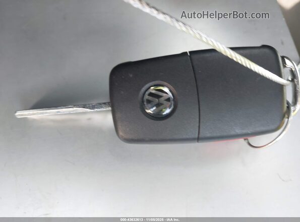 3VWJD7AT6JM711594 2018 VOLKSWAGEN BEETLE Black Вид панелі приладів