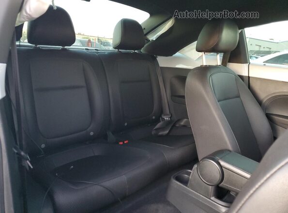 3VWJD7AT6KM706378 2019 VOLKSWAGEN BEETLE White Հետևի նստատեղերի տեսք