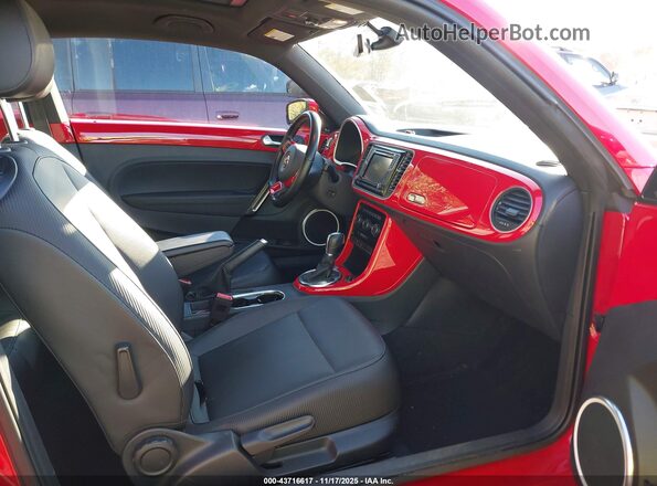 3VWJD7AT8KM714000 2019 VOLKSWAGEN BEETLE Red 
