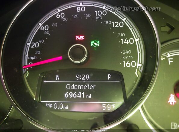 3VWJD7AT8KM714000 2019 VOLKSWAGEN BEETLE Red 