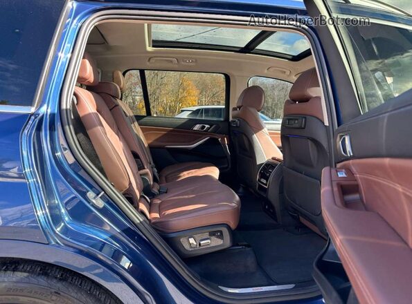 5UXCW2C0XL9A03864 2020 BMW X7 Blue Вид салону спереду