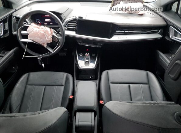 WA1LUBFZ7RP042778 2024 AUDI Q4 Gray ხელსაწყოთა პანელის ხედი