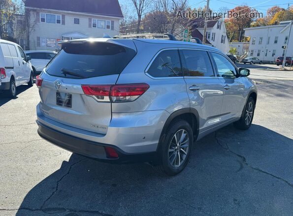 5TDJZRFH5JS556444 2018 TOYOTA HIGHLANDER Silver 