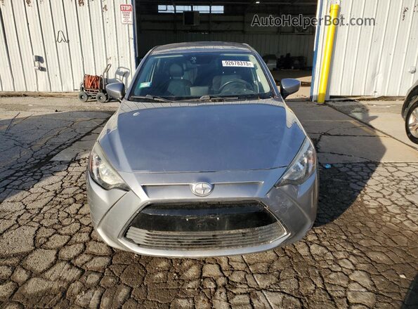 3MYDLBZV0GY104119 2016 TOYOTA SCION Silver Widok z tyłu