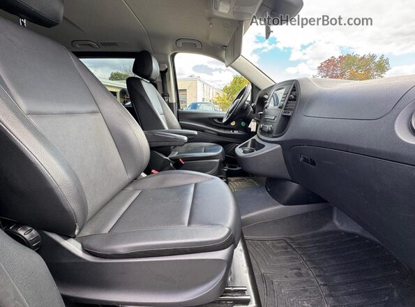 W1WV0FEY7M3863247 2021 MERCEDES-BENZ METRIS Black Rear view