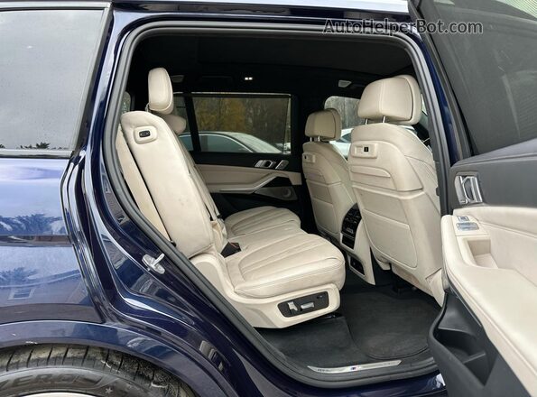 5UXCX6C08L9B32979 2020 BMW X7 Blue Rear seats view
