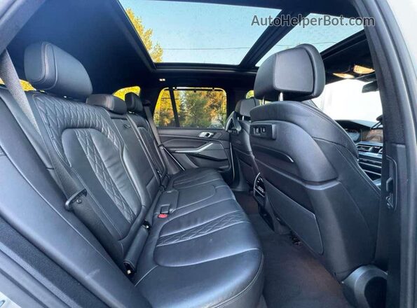 5UXJU4C0XLLE45698 2020 BMW X5 White Widok z tyłu