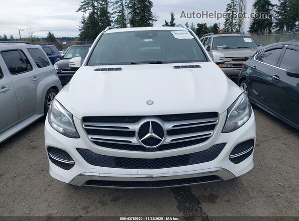 4JGDA5HB4GA808045 2016 MERCEDES-BENZ GLA-CLASS White Widok z przodu