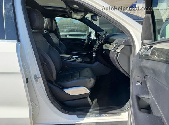 4JGDF7DE2HA874706 2017 MERCEDES-BENZ GLS White Front view