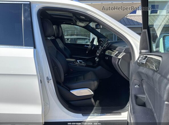 4JGDF7DE2HA874706 2017 MERCEDES-BENZ GLS 550 White Front interior view
