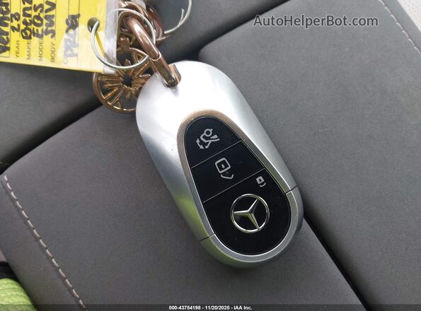 4JGDM4EB8PA008449 2023 MERCEDES-BENZ EQS 580 SUV White Առջևի վահանակի տեսք