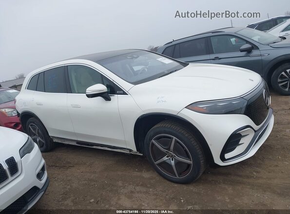 4JGDM4EB8PA008449 2023 MERCEDES-BENZ EQS 580 SUV White Սալոնի հետևի տեսք
