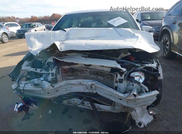 4S3GKAL69N3606871 2022 SUBARU IMPREZA White Vista interior trasera