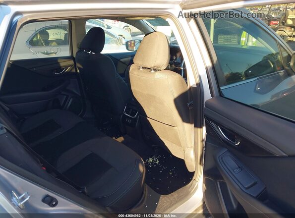 4S4BTAFC4N3248261 2022 SUBARU OUTBACK Silver Vista de la etiqueta del VIN