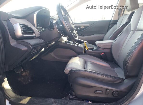 4S4BTANC0N3136526 2022 SUBARU OUTBACK Серебряный Вид салона спереди
