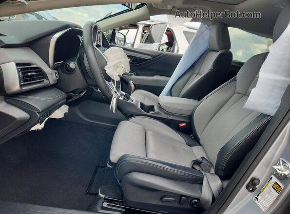 4S4BTANC6R3230061 2024 SUBARU OUTBACK Серебряный Вид салона спереди