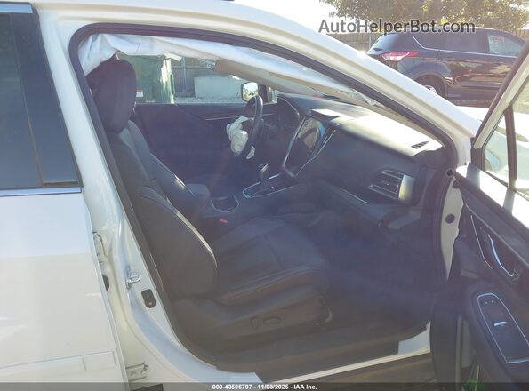 4S4BTGPD4P3161585 2023 SUBARU OUTBACK White წინა სალონის ხედი