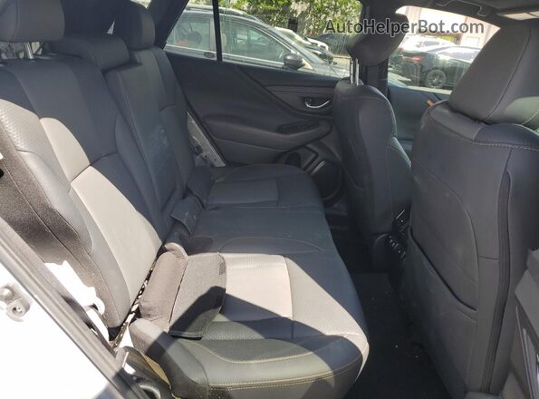 4S4BTGUD5N3119976 2022 SUBARU OUTBACK Серебряный Вид задней части салона