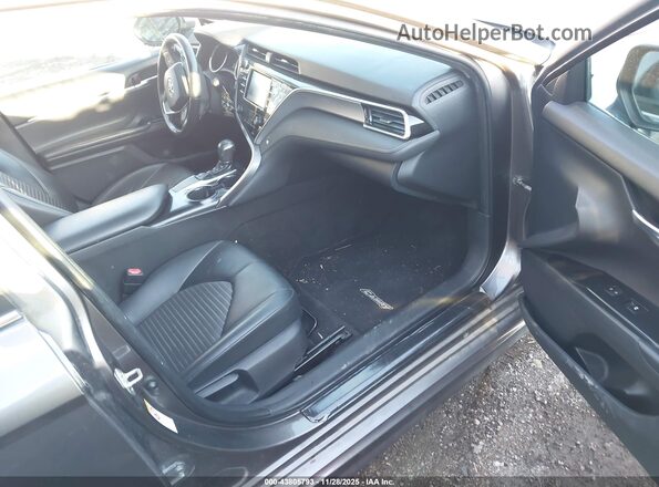 4T1B11HK5JU560023 2018 TOYOTA CAMRY Gray წინა სალონის ხედი