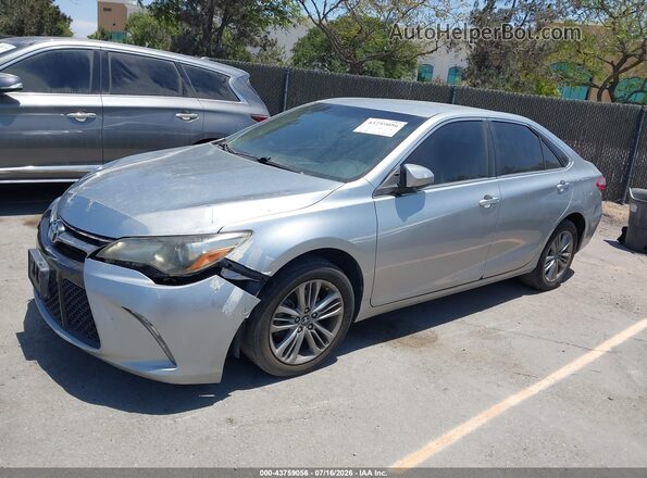 4T1BF1FK3HU378318 2017 TOYOTA CAMRY Silver Vista tres cuartos delantera izquierda