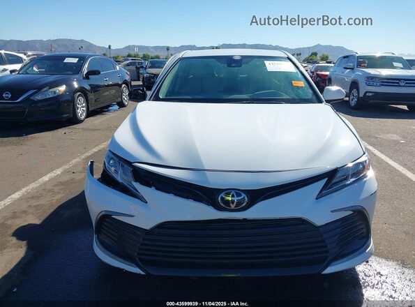 4T1C11AK5MU436868 2021 TOYOTA LE White ხელსაწყოთა პანელის ხედი